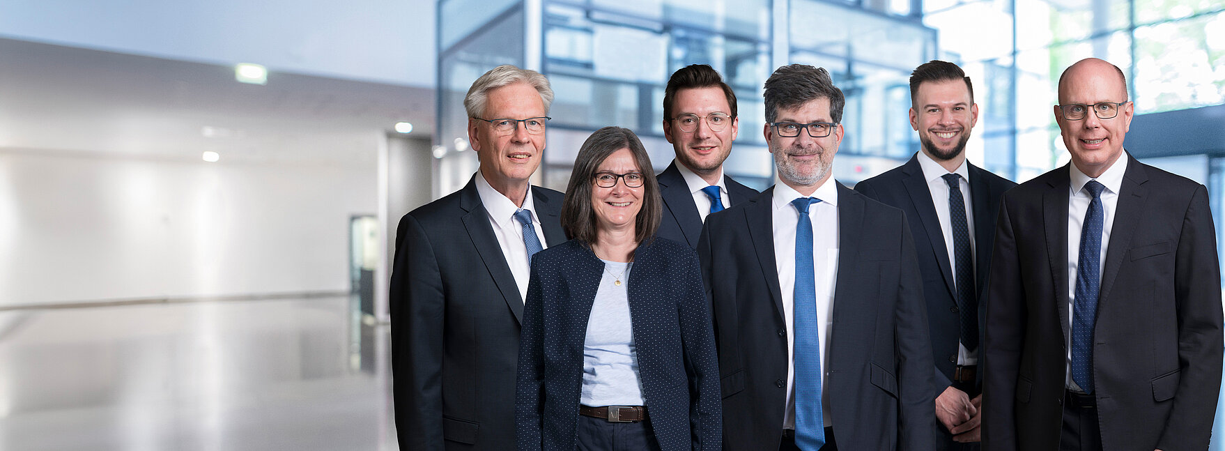 Die Anwälte von Guntermann und Partner nebeneinander